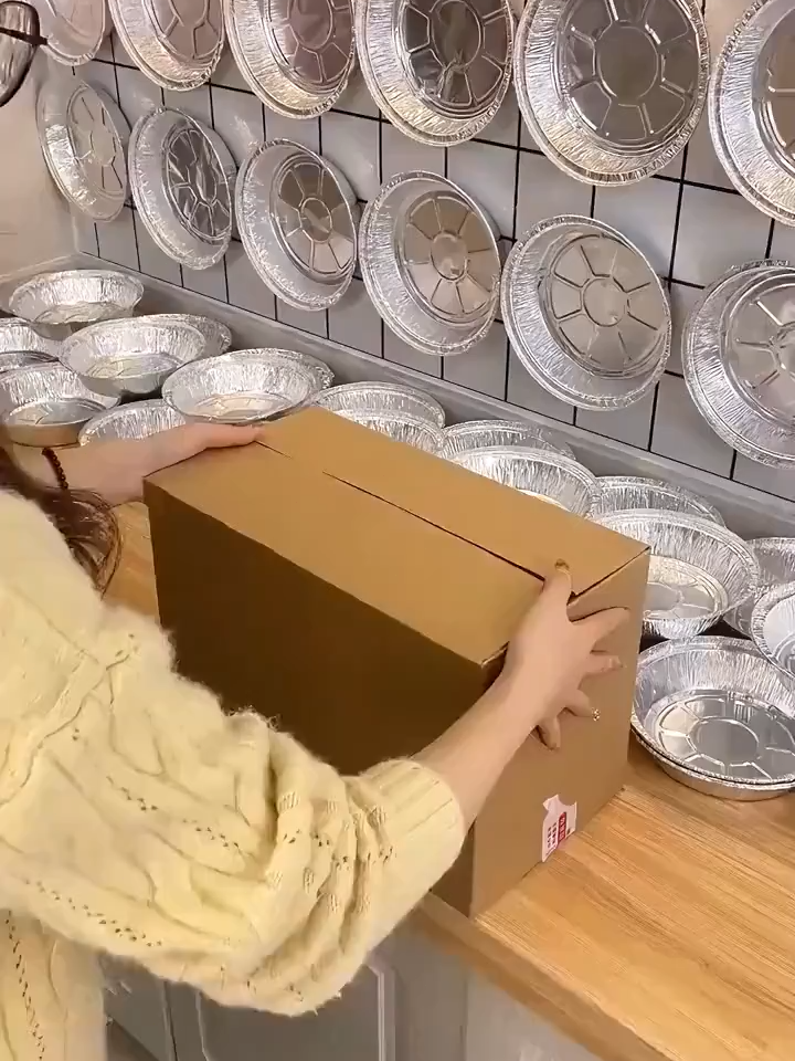 空气炸锅专用的食品级吸油纸，耐高温性能强，能有效吸收食物多余油脂，让炸出来的食物口感更清爽，还能防止油脂溅到炸锅内胆，清洁变得超简单，是空气炸锅烹饪的好帮手～ #空气炸锅吸油纸 #耐高温吸油 #清洁神器”