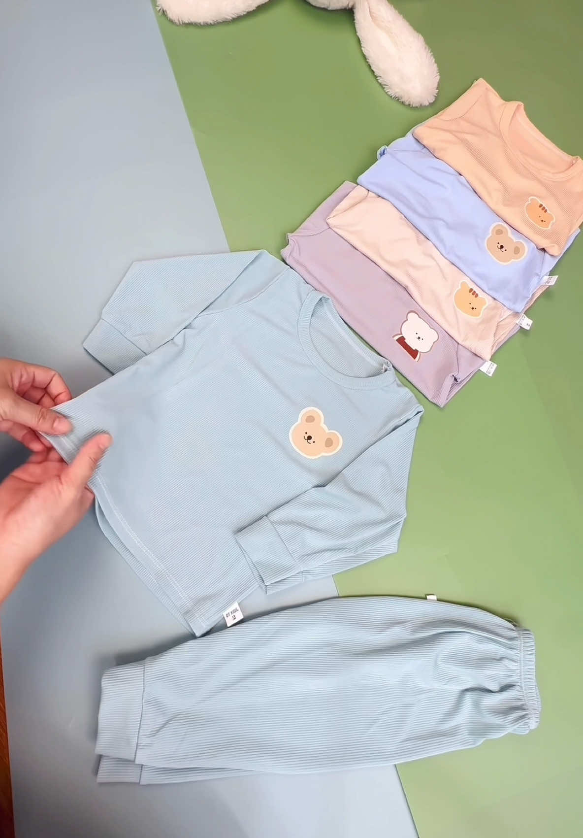 Bộ dài tay vải tăm chất mỏng nhẹ vừa phải,chất vải đanh giặt máy được nha#bodaitaytamlanhchobe #botamchobe #bothuntamchobe 