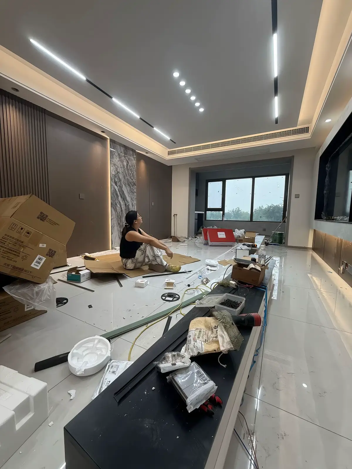 Phải lắp hết đồ lên mới tưởng tượng đc ra đẹp ấy :))) đồ và ánh sáng siêu nétttt #nhadep2025 #thietkenhadep #thicongnoithat #xuhuong #livingroom 