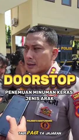 Anggota Perintis Presisi Polresta Banyuwangi berhasil menggagalkan penyelundupan minuman keras jenis arak asal Bali yang hendak dibawa melalui Pelabuhan KPPP menuju Bangkalan. Berkat kesigapan petugas di lapangan, barang bukti berhasil diamankan dan pelaku beserta barang bukti langsung dibawa ke Mapolresta Banyuwangi untuk proses hukum lebih lanjut.