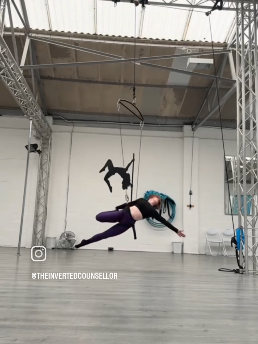 This was my first little flow on the aerial harness. I really hope to have more of a play with it soon! @aerialkatey  @addictivefitness.co.uk  #aerialistsofinstagram #aerialistsofig #aerialist #aerial #aerialharnessdance 