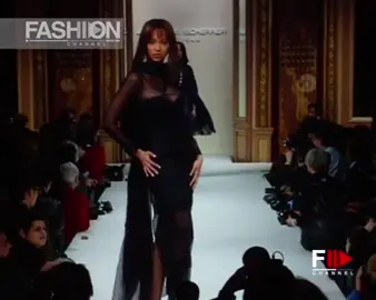 Obsessed with this look! #tyrabanks #tyra #90s #catwalk #SuperModel 