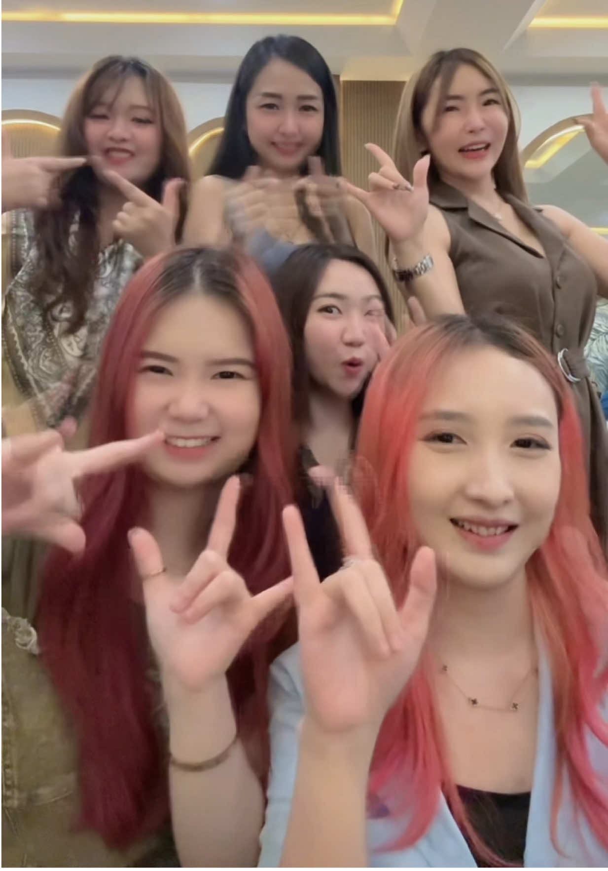 Lebih baik hidup tanpa cinta 🤪🤣@Xiu Ying @novianaliemm @Shannon belinda @florencia_jusi 