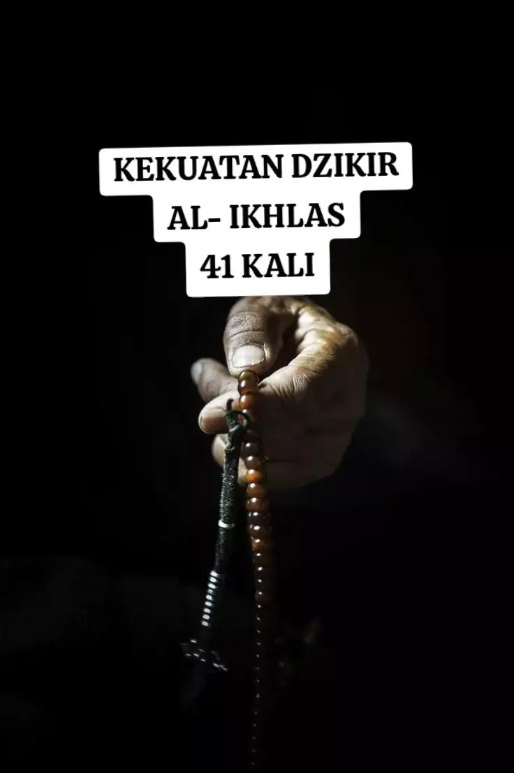 Keutamaan Membaca Surat Al-Ikhlas 41 Kali Sehari: Keberkahan: Membaca Surat Al-Ikhlas secara rutin dipercaya membawa keberkahan dalam kehidupan sehari-hari.  Kemudahan Rezeki: Amalan ini juga dikaitkan dengan kemudahan dalam mendapatkan rezeki dan kelancaran dalam urusan pekerjaan.  Pengampunan Dosa: Beberapa riwayat menyebutkan bahwa membaca Surat Al-Ikhlas dapat menjadi sebab diampuninya dosa-dosa.  Setara dengan Sepertiga Al-Quran: Membaca Surat Al-Ikhlas pahalanya setara dengan membaca sepertiga Al-Quran, menunjukkan keutamaan yang besar.  Penegasan Tauhid: Surat Al-Ikhlas berisi penegasan tentang keesaan Allah (tauhid), yang merupakan dasar utama dalam agama Islam.  Perlindungan: Surat Al-Ikhlas juga dipercaya dapat memberikan perlindungan dari berbagai kesulitan, baik di dunia maupun di akhirat.  Dikabulkannya Doa: Membaca Surat Al-Ikhlas dengan niat yang tulus dan ikhlas juga dapat menjadi sebab terkabulnya doa.  Tips Mengamalkan Surat Al-Ikhlas: Konsisten: Lakukan amalan ini secara rutin dan istiqomah setiap hari. Ikhlas: Niatkan segala amalan hanya karena Allah dan dengan hati yang tulus. Adab: Perhatikan adab-adab dalam membaca Al-Quran, seperti menjaga kesucian diri dan tempat. Usaha Nyata: Selain berdoa, tetaplah berusaha dan bekerja keras dalam mencari rezeki.  Dengan mengamalkan Surat Al-Ikhlas secara rutin, diharapkan dapat mendatangkan berbagai manfaat dan keberkahan dalam kehidupan serta mendekatkan diri kepada Allah SWT, menurut sejumlah ulama dan riwayat hadits.  #doa #dzikir #alikhlas 