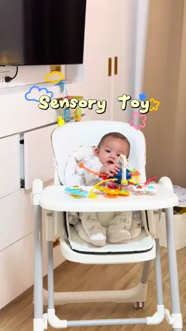Montessori pull string sensory toy🫶🏻 this actually helps baby improve motor skills and focus! 🐙💯 #momlife #reco #sensorytoy 