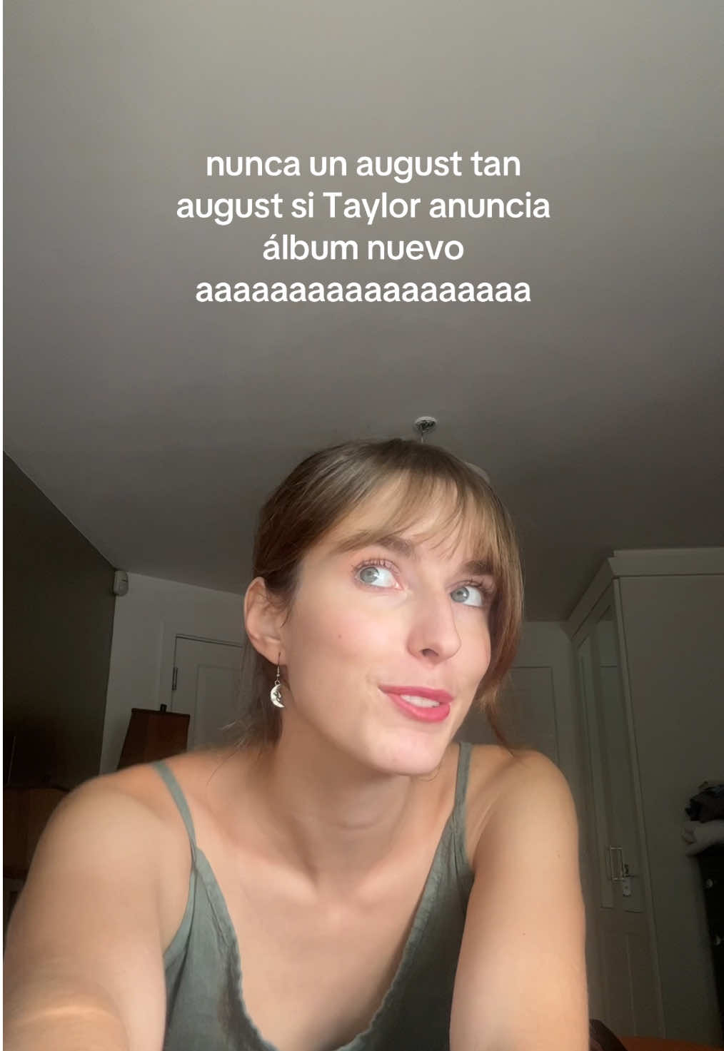 me acabo de despertar y me sale esta tía en el podcast welp 🥲🌞✨🕺🍀🌊 #fyp #parati #taylorswift #ts12 #undiaconmigo 