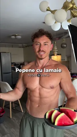Nu știi ce să mai mănânci în zilele călduroase? 
 Îți dau eu o idee fresh și simplă: pepene roșu cu suc de lămâie. 🍉🍋 
 📝 Ingrediente:
 ● felii de pepene roșu bine copt
 ● zeamă de lămâie proaspăt stoarsă 
 ‍ Mod de preparare:
 1. Tai pepenele în cuburi sau felii subțiri.
 2. Stropești uniform cu zeamă de lămâie.
 3. Pentru un plus de prospețime, poți adăuga și câteva frunzulițe de mentă.
 Rezultatul? Răcoritor, ușor acrișor și perfect pentru zilele calde. 😋
 Urmărește @aurelsolea_34fit pentru mai multe idei simple și fit!
 Tu ai mâncat vreodată pepene cu un strop de lămâie? Cum ți s-a părut? 🍉🍋