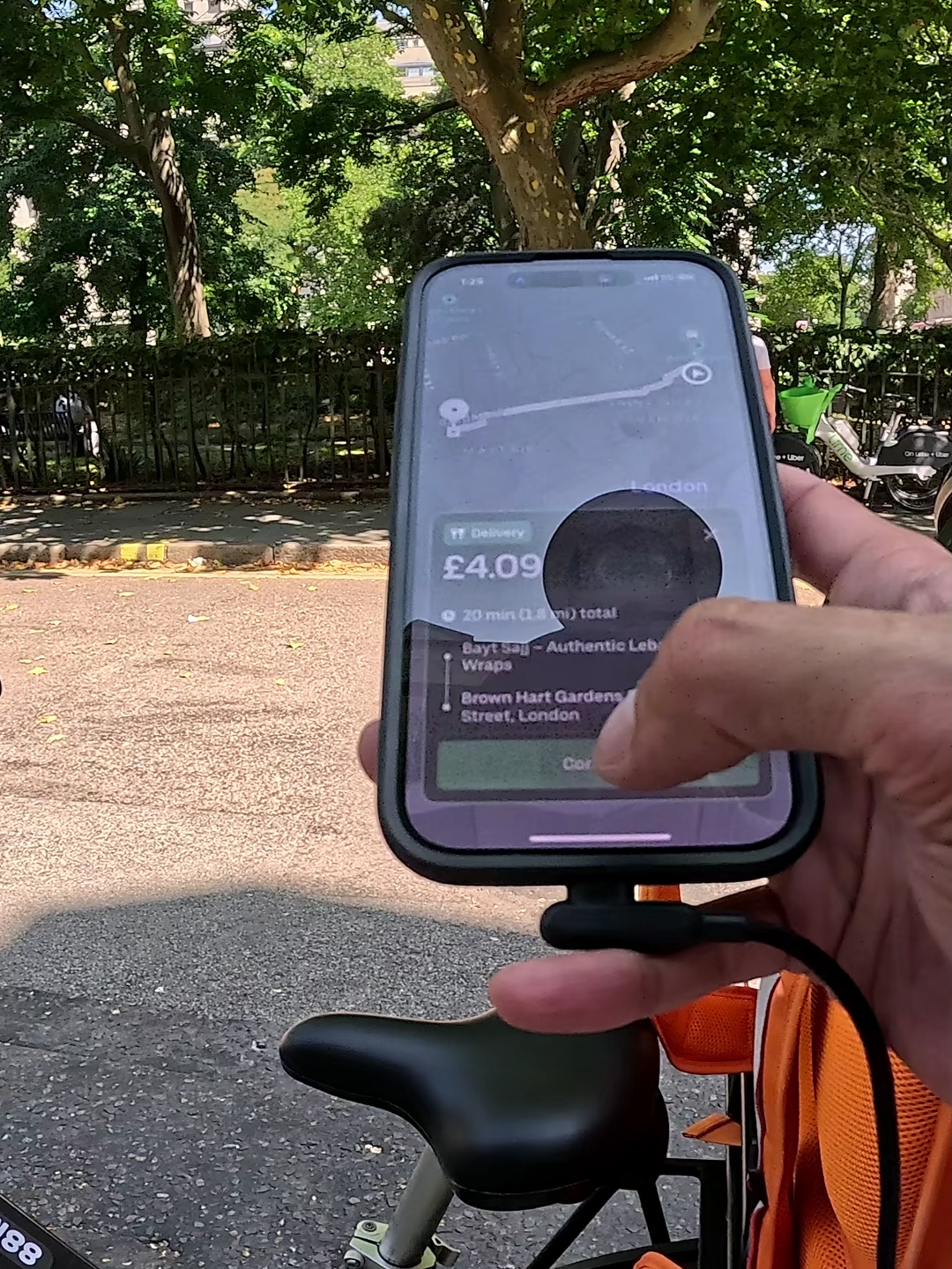 Delivering on UberEATS in London 🚴‍♂️ Hotel Helped Me Find the Customer After My Order Box Opened!#deliveryrider #london #uber #justeat #fyp #deliverydriver #deliveroo #engwe #LE20 #ebikes #rider #bikes #cycling #gopro