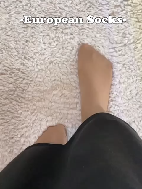 Kaos kaki nyaman itu investasi ✨ Europ dari Nabnib ini nggak licin, nggak bikin gatal, panjang pas sampai betis, dan pilihan warnanya bikin susah milih 😍 Sekali coba, susah pindah ke lain hati 💖 #kaoskaki #kaoskakiantislip #kaoskakimuslimah #hijabessentials #nabnib