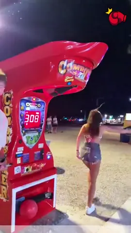 Don't make your girlfriend angry #boxing🥊 #punchmachine #punchmachinechallenge #holiday #foryoupage❤️❤️ #fypppppppppppppp #TikTokFitness