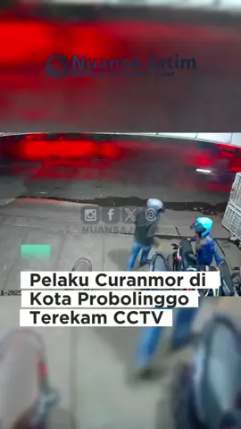 Beginilah detik-detik aksi pencurian sepeda motor yang terekam jelas kamera CCTV di Kota Probolinggo. Peristiwa ini terjadi pada Senin, 11 Agustus 2025, tepat pukul enam sore, di depan sebuah toko yang berada di tepi jalan raya. Dalam rekaman, terlihat dua pria mengenakan helm datang dengan berjalan santai. #curanmor #probolinggo #probolinggo_jawatimur #probolinggo24jam 