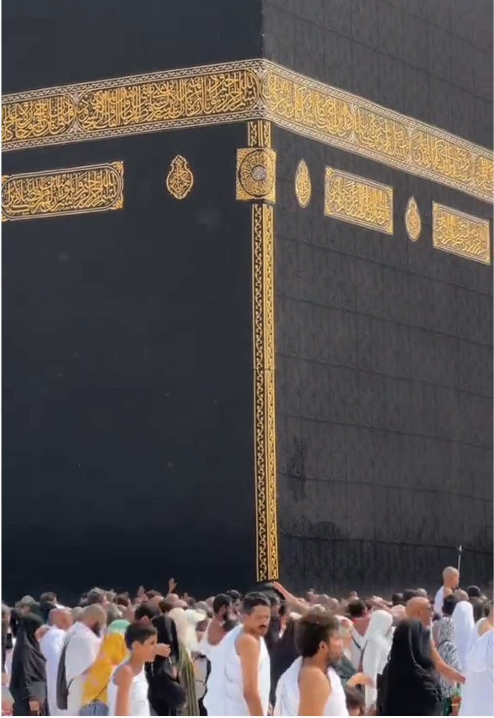 Every step towards the Kaaba is a step towards Allah’s mercy. 🕋✨ Pilgrims from all over the world answer His call, hearts united in worship. May Allah grant all of you the chance to be here one day. 🤍                                                      #Makkah #Kaaba #Mecca #MasjidAlHaram #Haram                       