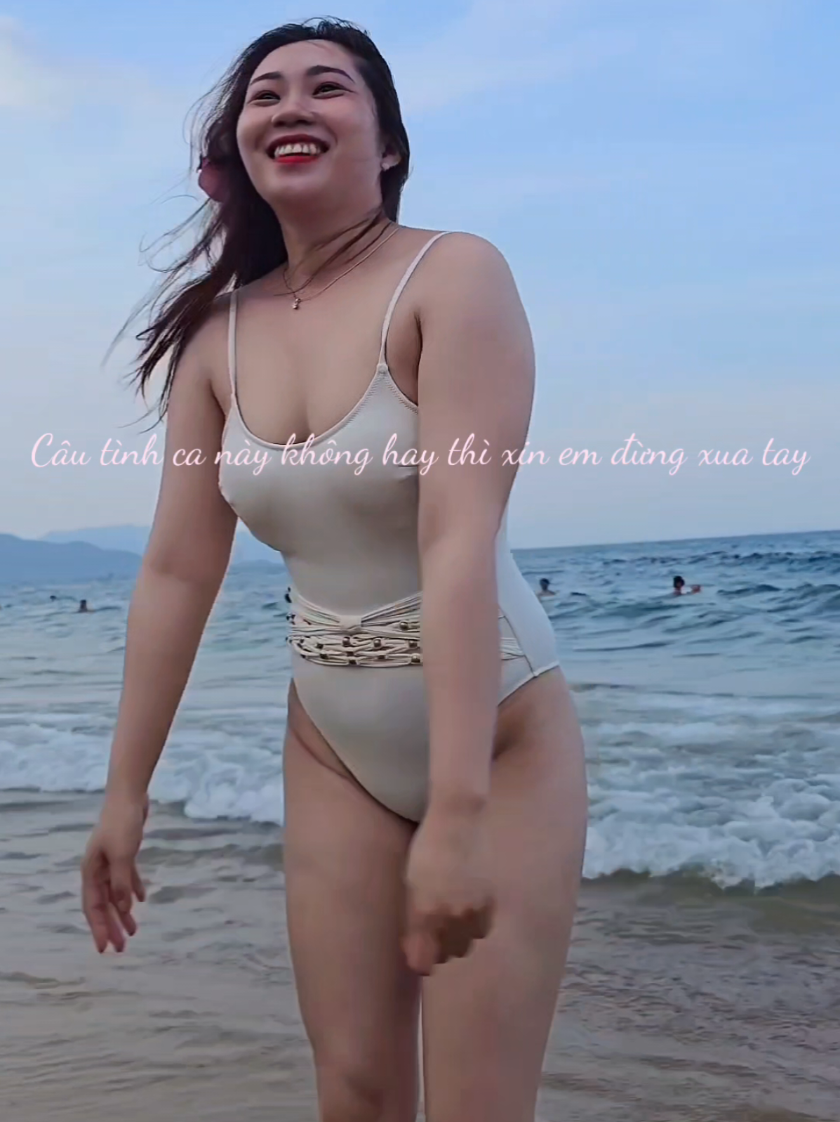 Phải xuống vài tông da để có mấy cái video đi biển này đó,còn không biết tim nữa.#xuhuong #fyp #foryou #viral #nhatrang 