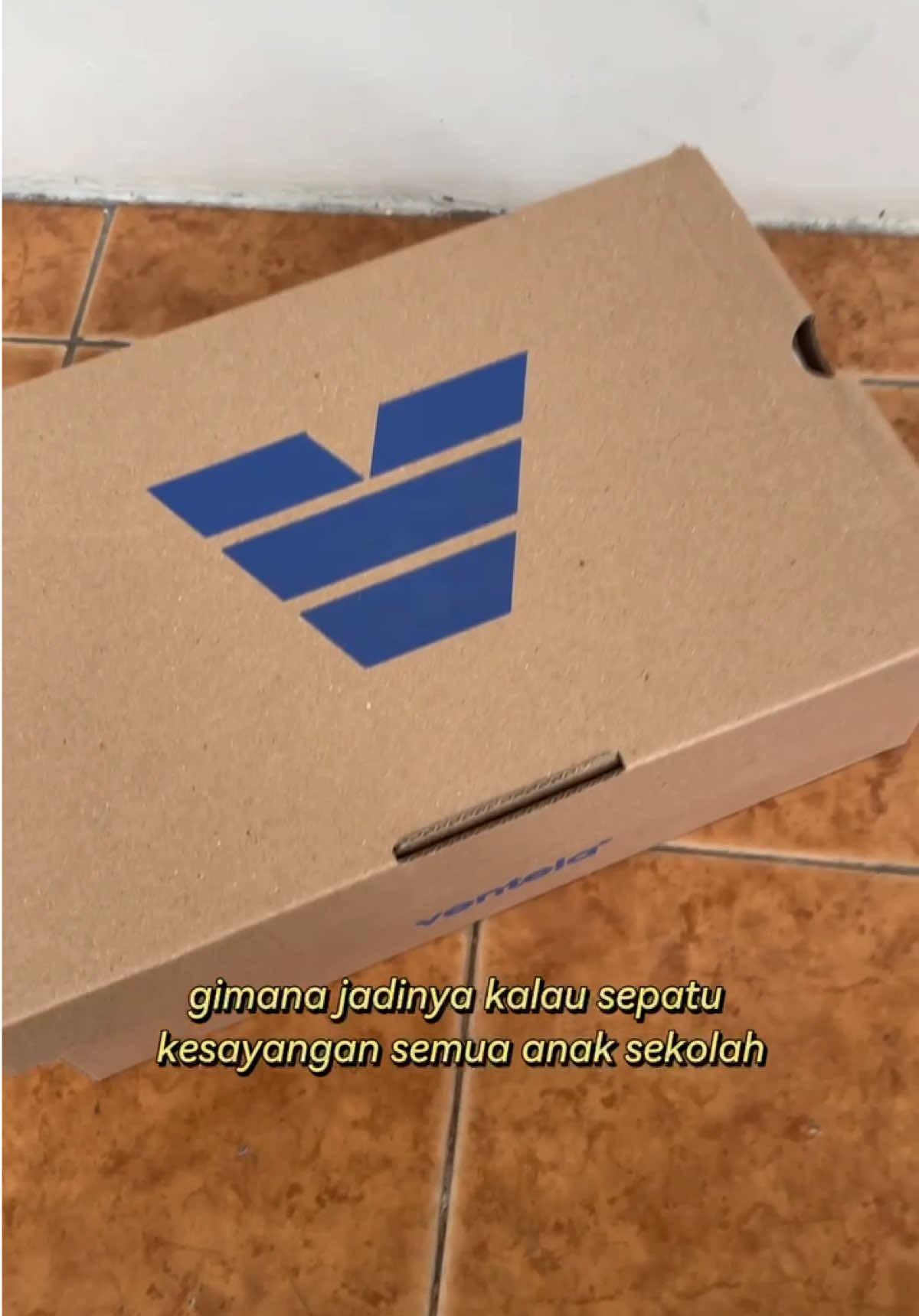 Udah cakepp, nyaman pula😚 #ventelaoriginal #sepatulokal #sepatugemuk #sepatusekolah #fyp #J 