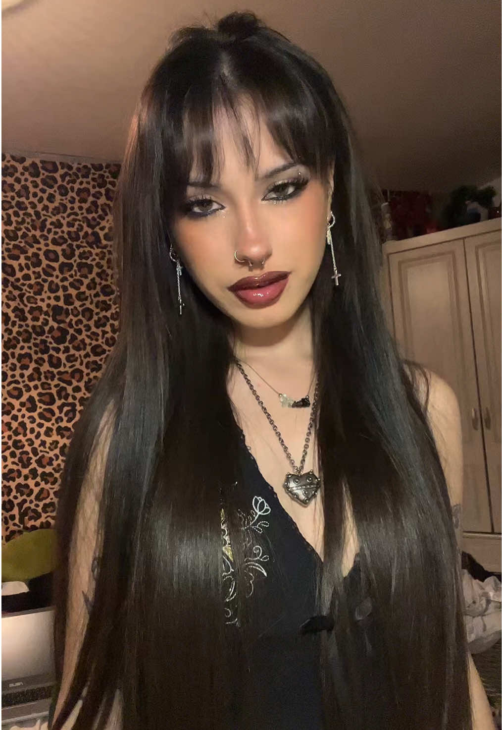 No hate I think it’s super pretty I’m just not made for it  #fyppppp #darkfeminine #metalhead #grungemakeup #ozzyosbourne 