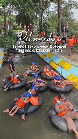 Hai hai udah pernah kesini belum guys? Salah satu rekomendasi tempat wisata air yang seru banget nih murah meriah juga 😆 #wisatakediri #wisataair #wisatarivertubing #rivertubing #tirtotanidjoyo 