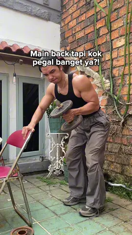 Gerakan favorit dumbbell row🏆🌾 #bapakmajapahit #dumbellrow 