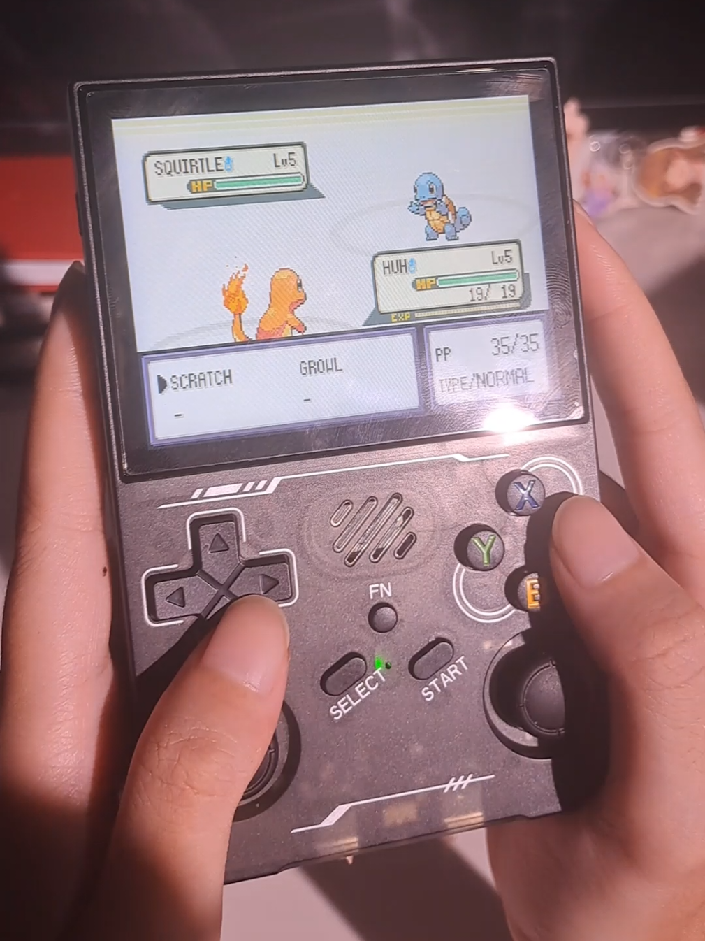 🕹️เครื่องเกมพกพา🕹️ มีแต่เกมเก่าๆน่าคิดถึงทั้งนั้นเลย ผมว่าเดี๋ยวจะลองไปเล่นเซลด้าดู เปิดไปเจอภาคไหนก็ไม่รู้โคตรน่ากลัวเลยก็เลยกดออกมาก่อน😂 ผมตกใจมากตรงที่มันมีสตาดิวเนี่ยแหละ #ของดีบอกต่อ #ของเล่น #เกมเก่า #นักเรียน #TTSMallบอกต่อ 