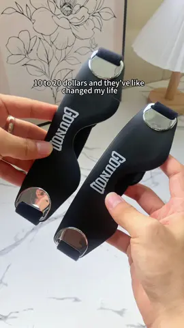 use these as support, but also try to strengthen your quad muscles! you don’t want to have to rely on these, but using these supports along with strengthening is the best way to have continuous knee support! #hikingadventures #altrarunning #hikingboots #hikingshoes #outdoorswoman #kneepainrelief #hikingtips  #fyp #spotlightfinds #tiktokbacktoschool