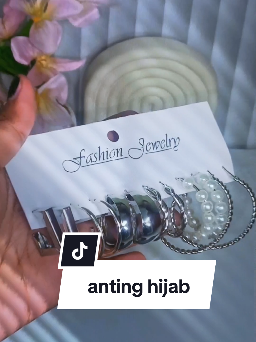 semurah ini wajib punya biar bisa Gonta ganti anting hijab #aksesoris #antinghijab 