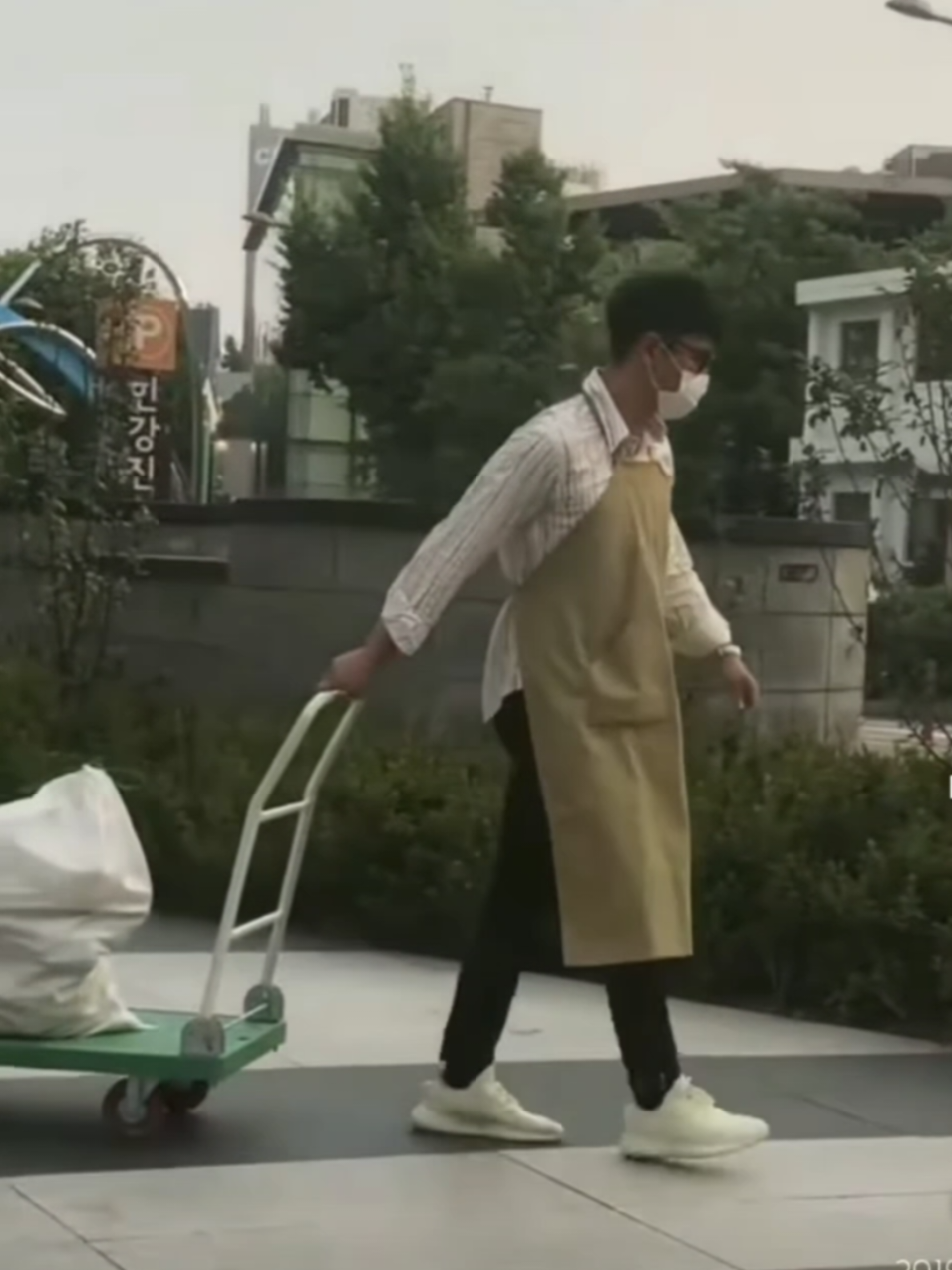 and people still recorded him🫤... #choiseunghyun #top #foryoupage #fyp #bigbang 