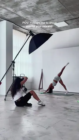 Fast. Easy. Hustle-free. Pilates pro came to me to strengthen her portfolio. I handled the art direction, shoot direction, photography during a 40 minutes shoot + edits.  #ContentBatching #BrandPhotography #BTSshoot 