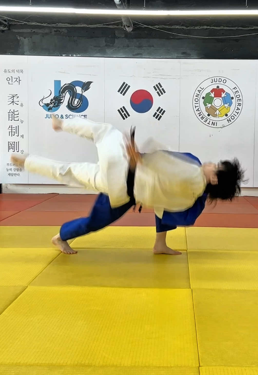 잡으면서 감아치기 하는 법!! / soto-makikomi tutorial🤩 #용용용 #fyp #추천 #유도 #judo 