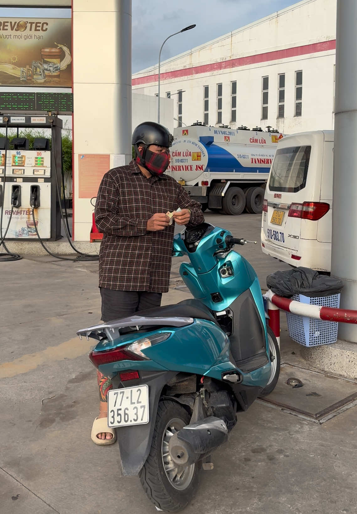 Khẩu trang vải jet mà giá chưa đến một cốc trà sữa 