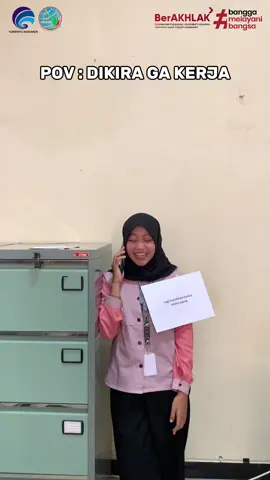 Kadang yang kelihatan santai, justru lagi kerja keras di balik layar. Admin tetap sigap memantau aduan, update info, dan menjawab masyarakat. Setiap laporan yang masuk kami tindaklanjuti dengan penuh tanggung jawab demi pelayanan publik yang optimal demi terwujudnya Kebumen Berdaya dan Indonesia Maju.  #kominfokebumen #adminmedsos  #diskominfokebumen #pemkabkebumen  #aduanmasyarakat #fyp 