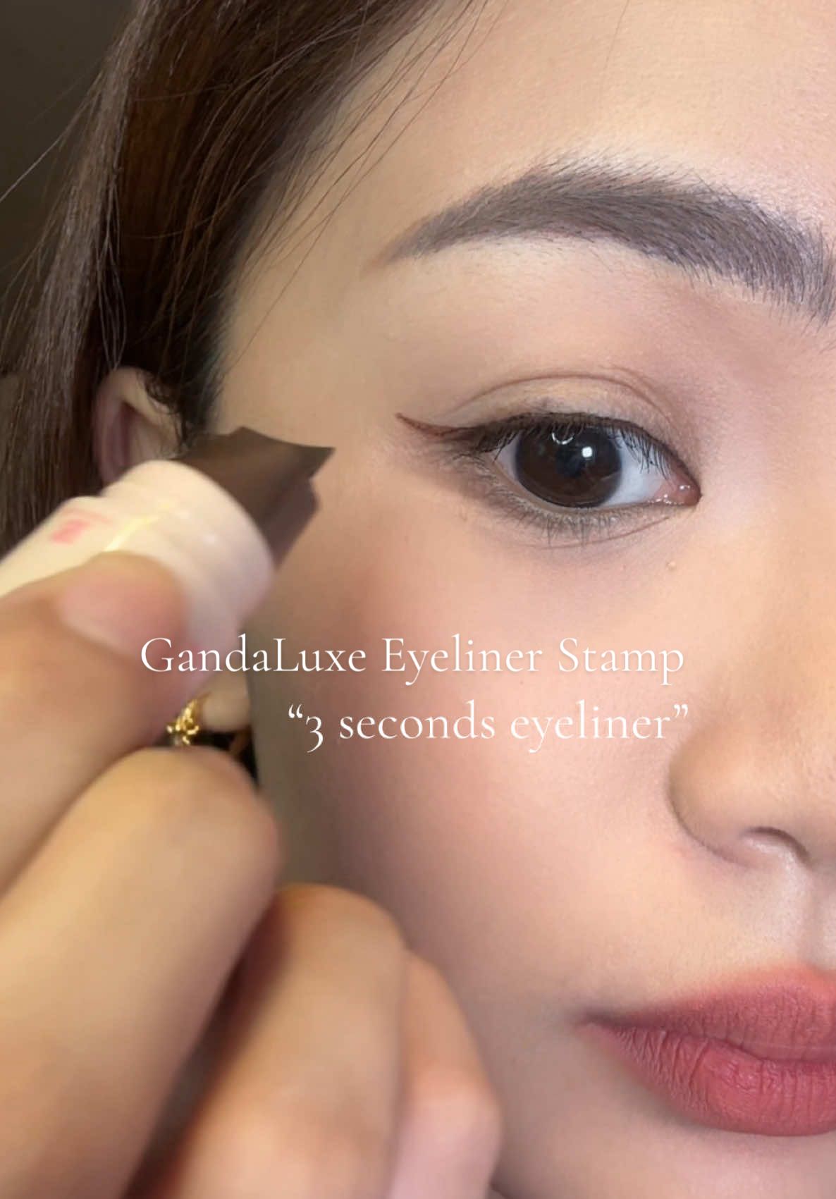 Eyeliner never been made easier✨ Eyeliner stamp from @GandaLuxe ‼️ #fyp #eyelinerstamp #Eyeliner 