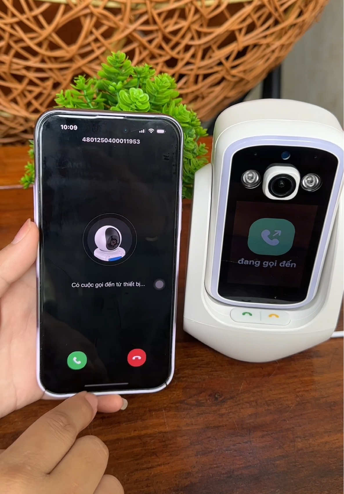 Một chiếc camera dành cho gia đình nào có con nhỏ hay ba mẹ ông bà lớn tuổi nè ,dễ dùng tiện lợi .Gọi 2 chiều ,camera doscom DA8.1 này nè ,mọi người tham khảo nha #DOSCOM #camera #cameragoivideo #vulanbaohieu#xuhuongtiktok 