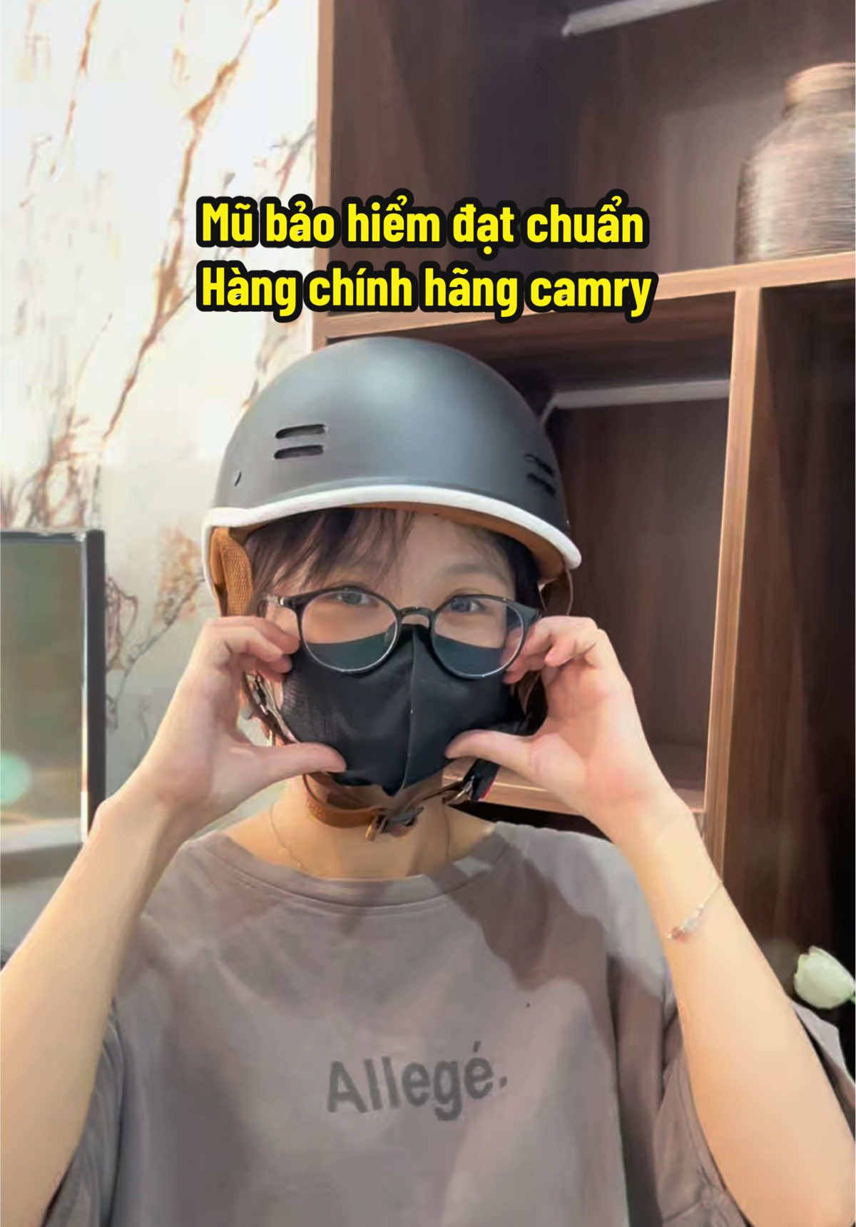 ✅ Mũ bảo hiểm cá heo đạt chuẩn . Hàng chính hãng camry. Đẹp - chắc chắn . Ưng thật sự .  #viral #mubaohiem #nonbaohiem #camry #mubaohiemthoitrang 