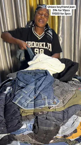 Kindly send a dm on WhatsApp to book your slot….also available in full bale , half and quarter #affordablethrift #boyfriendjeans #baggyjeans #thriftvendorinibadan #thriftvendorinogunstate 