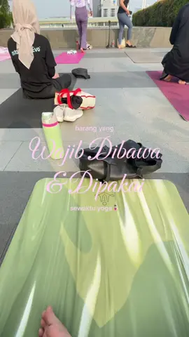 barang apa ajaa yang wajib banget kalian bawa kalo yoga? kasih tauu dong! #yoga #yogajakarta #yogatok #yogaflow #yogapose #yogapractice #jakarta #yogaevent #yogaeventjakarta 