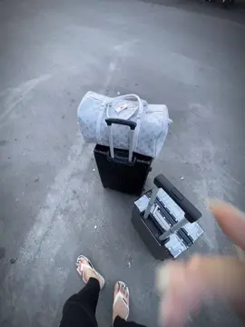 Đến một nơi xa ta lấy mồ hôi nước mắt đổi lấy đồng tiền Trở về nhà ta lấy tất cả để đổi lấy nụ cười của mẹ.#xh 