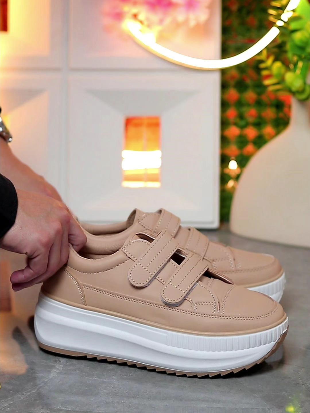 sepatu sneakers wanita ini nyaman dipakai kerja #sepatusneakers #sepatucewek #sepatuwanita #sepatuimport