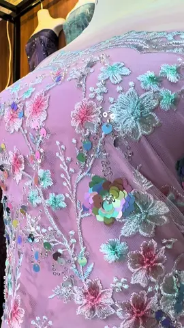 Kuy join live kita sekarang sambil ngobrol santai asikkan #indahtextile #seragamkeluarga #fashionwanita #kebayawisuda #songket #kainpremium #bridesmaids #gaunpesta #dress #weddingdress #auter #kebaya #kebayamodern #kebayalamaran #kebayaekor #gamis #blouse #wedding 