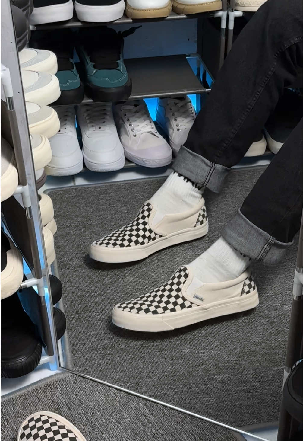 Rekomendasi sepatu slip on keren dari brand thunderbear #sepatusneakers #sepatucowok #sepatu #sepatucasual #sepatuslipon 