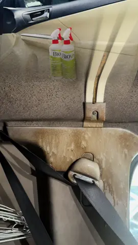 Chai xịt vệ sinh nội thất ô tô đa năng Biovi, sạch nhanh tiện lợi  #vesinhnoithatoto #vesinhnoithat #vesinhgheda  #vệsinhnoithấtbiovi #chaixịtvệsinhnộithất #oto  #biovivietnam #phucbiovishop #locruaxe 