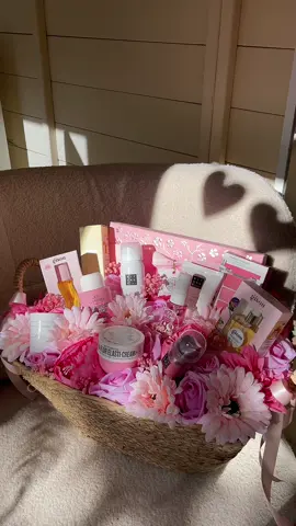 Gifts in bloom for the bride to be🧺🌸🦢🎀🤍🌷#giftbasket #makeupbouquet #bridalgifts #weddinggift #gift 