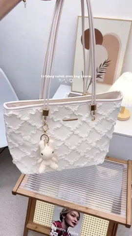 Totebag cantik from @Vinnetora @VINNETORA PREMIUM #vinnetorabags #shoulderbagwanita #totebagmurah #totebagkuliah #tascewek 
