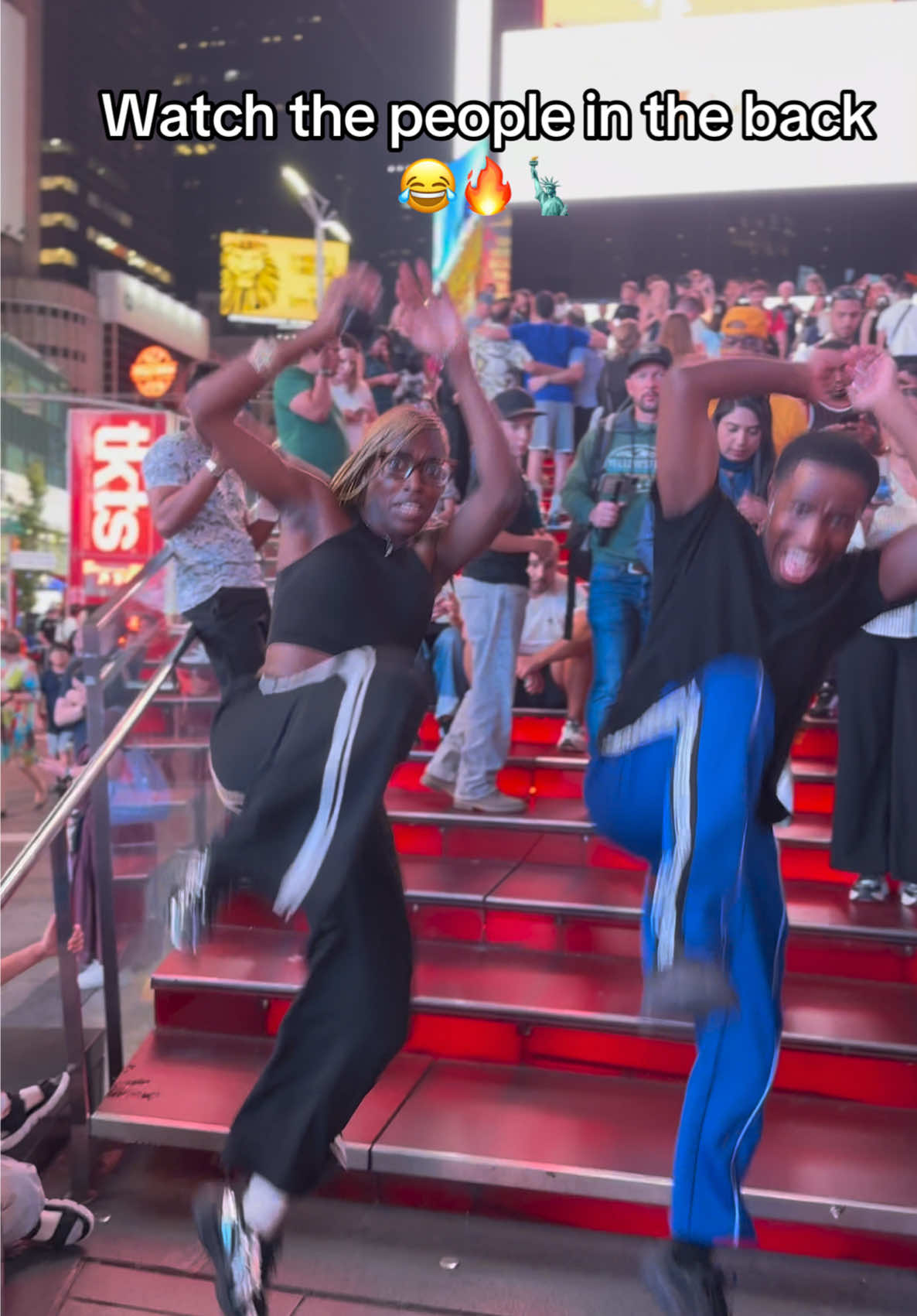 NYC has entered the chat! 🇺🇸🤩🗽 w/ @Jay✨  #fyp #malacostachallenge #southafricatiktok🇿🇦 #amapiano #amapianodance #timesquare #nyc 