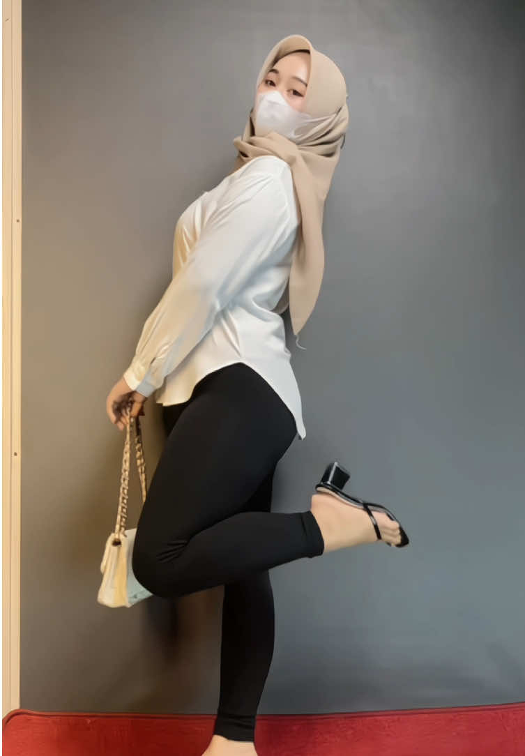 rekomendasi kemeja rayon bahanya adem lohh, warna putihnya wajib punya🤍 #rekomendasioutfit #kemejawanita #kemejarayon #ootdhijab #fyp 