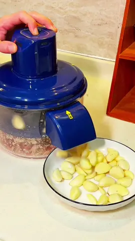 easy to peel fruit #fruitpeeler#gadgets #coolstuff#tiktokmademebuyit#foryou
