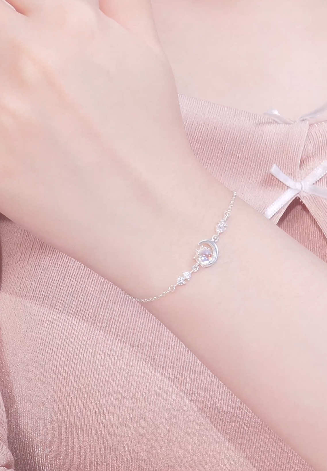 Lắc tay bạc nữ TLEE mặt trăng moonstone nhân tạo cách điệu nữ tính LT0195. Món quà mang ánh trăng cho người yêu 💗#tleejewelry #daychuyenbactlee #lactaybactlee #khuyentaibactlee #trangsuc 