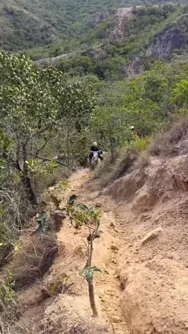 calimatic 175 😌 . . #Enduro #MotoLife #Aventura #Reels #Downhill                          ̃as
