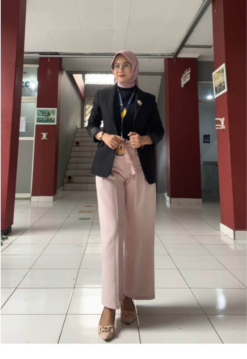 Lampunya kenapa deh 🙃 #outfitideas #checkoutfit #gurumuda #outfitguru #guruseni 