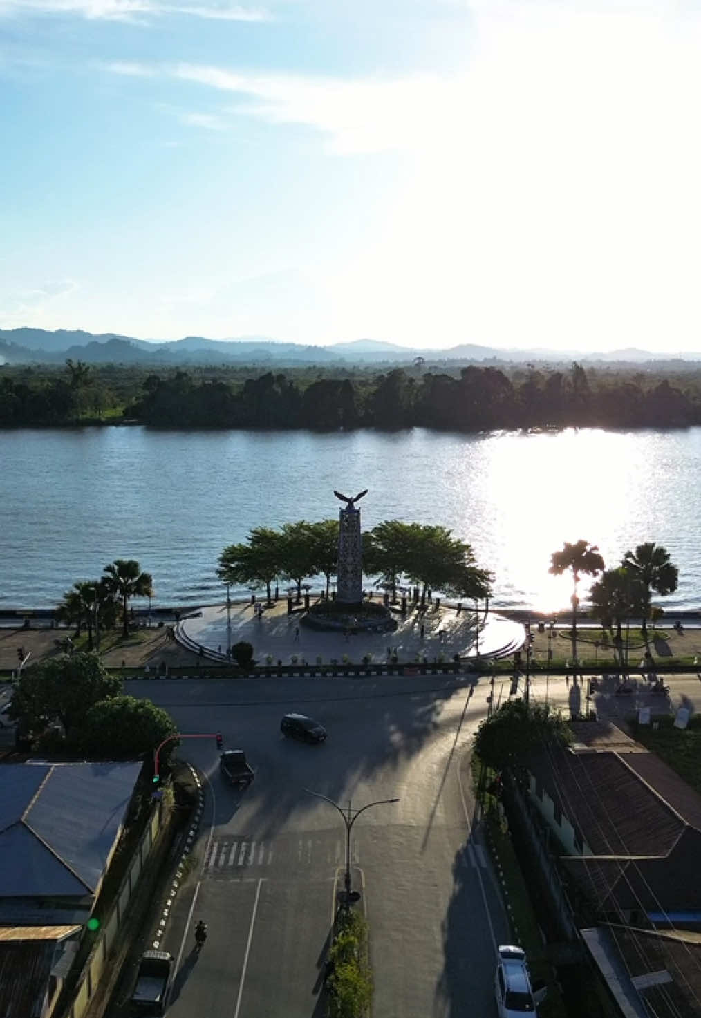 Sore-sore di Tugu Cinta Damai ✨ Ada yang pernah nongkrong sambil nikmatin sunset disini?🫢 #TanjungSelorVibes #tugucintadamai #tanjungselor #kaltara #kaltaradihati 