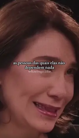👀 O verdadeiro caráter aparece quando não há interesse envolvido. Preste atenção em como alguém trata pessoas das quais não depende: funcionários, atendentes, desconhecidos. É aí que você vê quem é de fato gentil e quem só é educado por conveniência. 🌱 Bondade não é moeda de troca. Uma boa pessoa não mede palavras ou atitudes pelo que vai receber de volta. Ela trata todos com respeito, do mais influente ao mais invisível, porque entende que dignidade não tem hierarquia. 🚫 O bajulador é seletivo. Ele sorri para quem pode lhe trazer benefícios e ignora ou humilha quem “não pode oferecer nada”. Mas essa máscara cai rápido, e a essência sempre se revela. E você… trata todos com respeito ou só quem pode te dar algo em troca? 🤔 🎥Ana Beatriz #inspiração #autoconhecimento #psicologia #amorproprio 