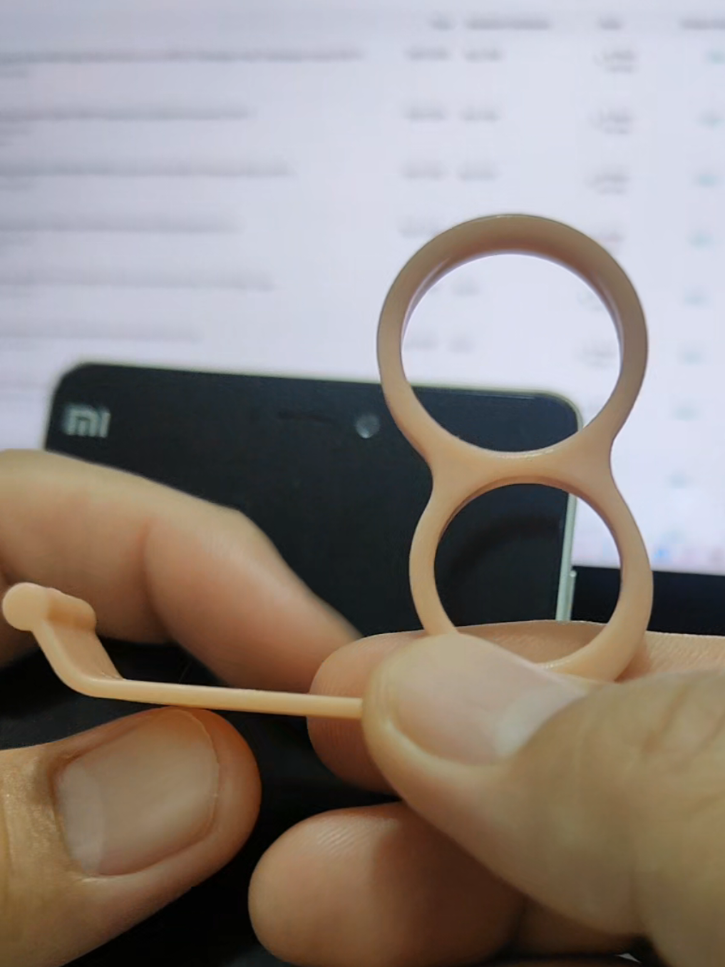 penyangga HP untuk di jari atau holder HP kelingking bahan plastik enteng ringan mudah dipakai #holderhpkecil #penyanggahpmurah #penyanggahp #kelingking #jarikelingking 